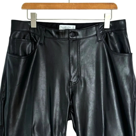 Abercrombie & Fitch The '90s Relaxed Jean Curve Love Black Faux Leather Size 14s - Picture 7 of 10